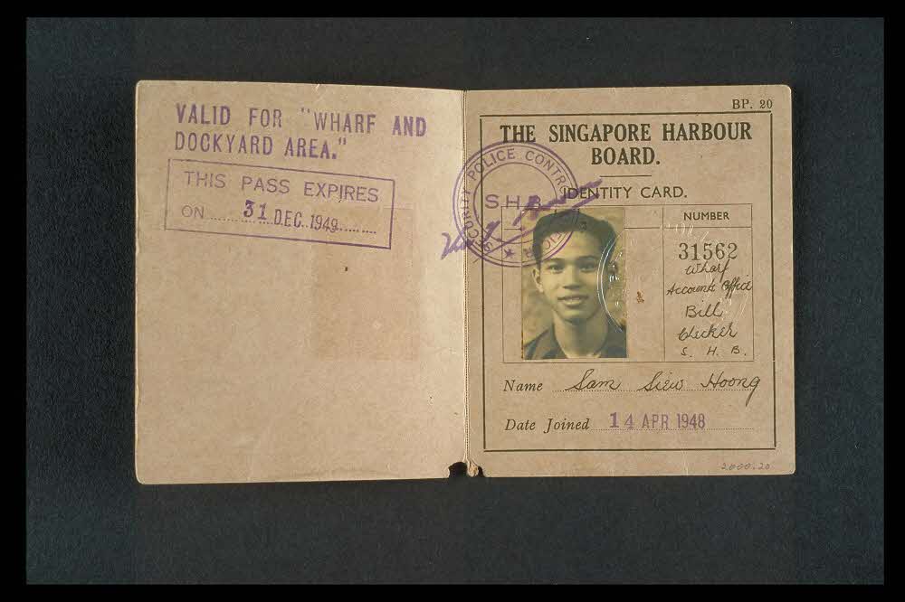 Singapore Harbour Board identity card of Sam Siew Hoong who joined on 14 April 1948, NMS 2000-00020. Courtesy of National Museum of Singapore.